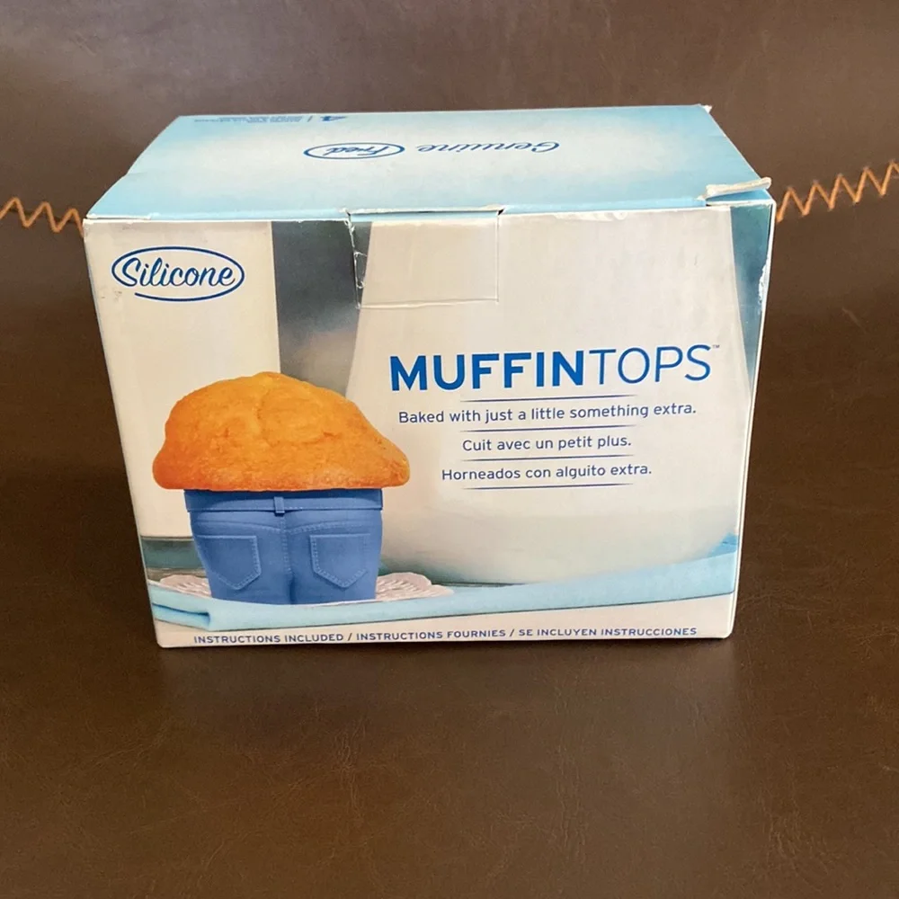NIB Set of 4 Muffin Tops Baking Cups